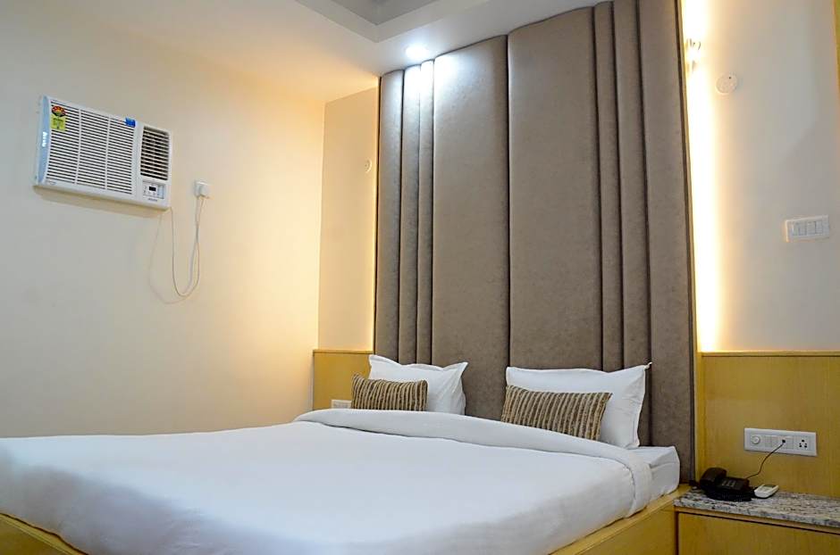  Hotel Crystal Residency