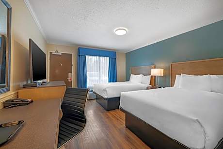 Econo Lodge Inn & Suites