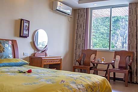 King Room with Mountain View