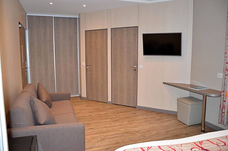 Brit Hotel Confort Le Revest Sainte-Maxime