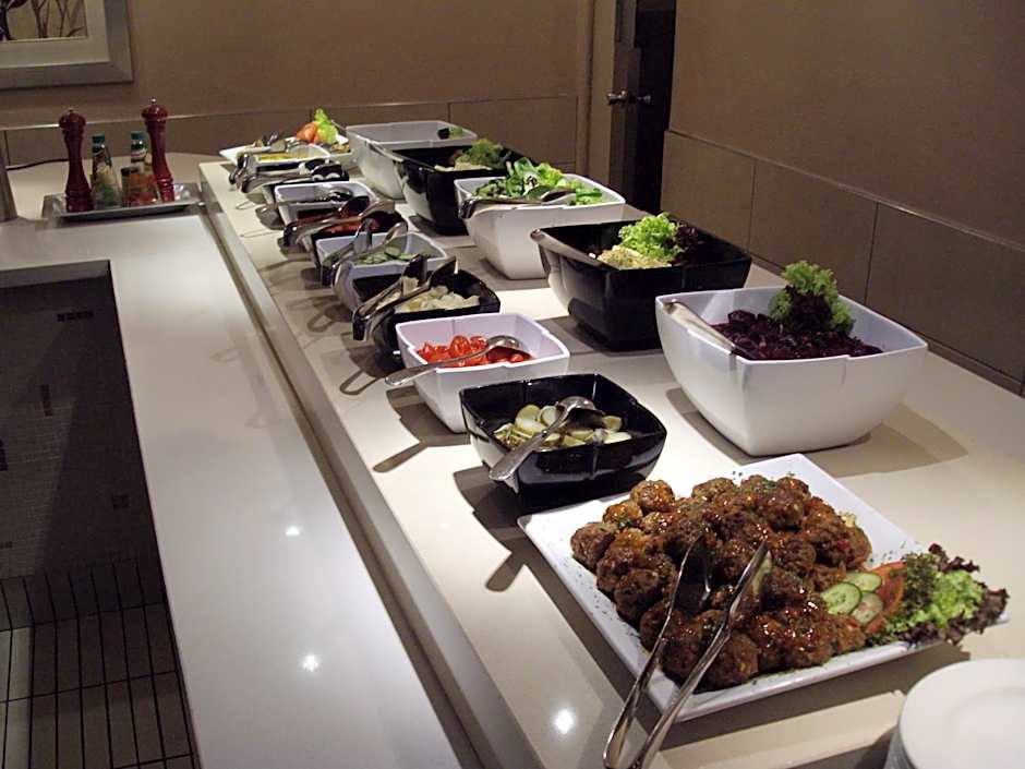 Garden Court Or Tambo International Airport