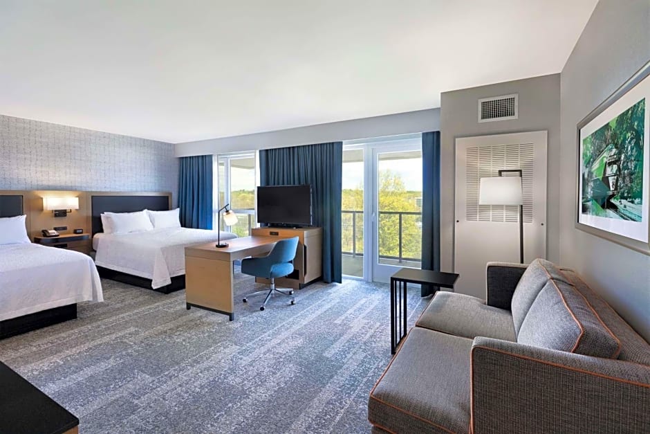 Hampton Inn By Hilton & Suites Watertown Boston