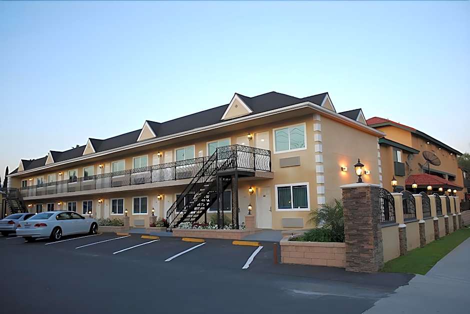 Walnut Inn & Suites West Covina
