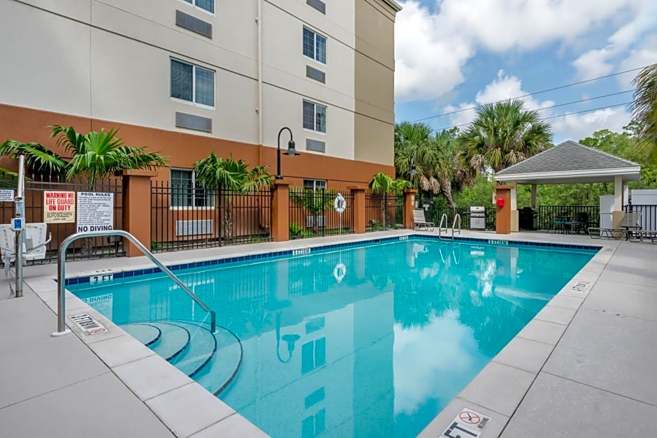 Candlewood Suites Fort Myers/Sanibel Gateway By IHG