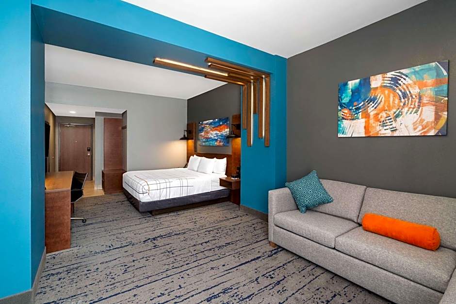 La Quinta Inn & Suites by Wyndham Louisville East