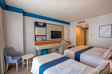 Triple Room with Land View