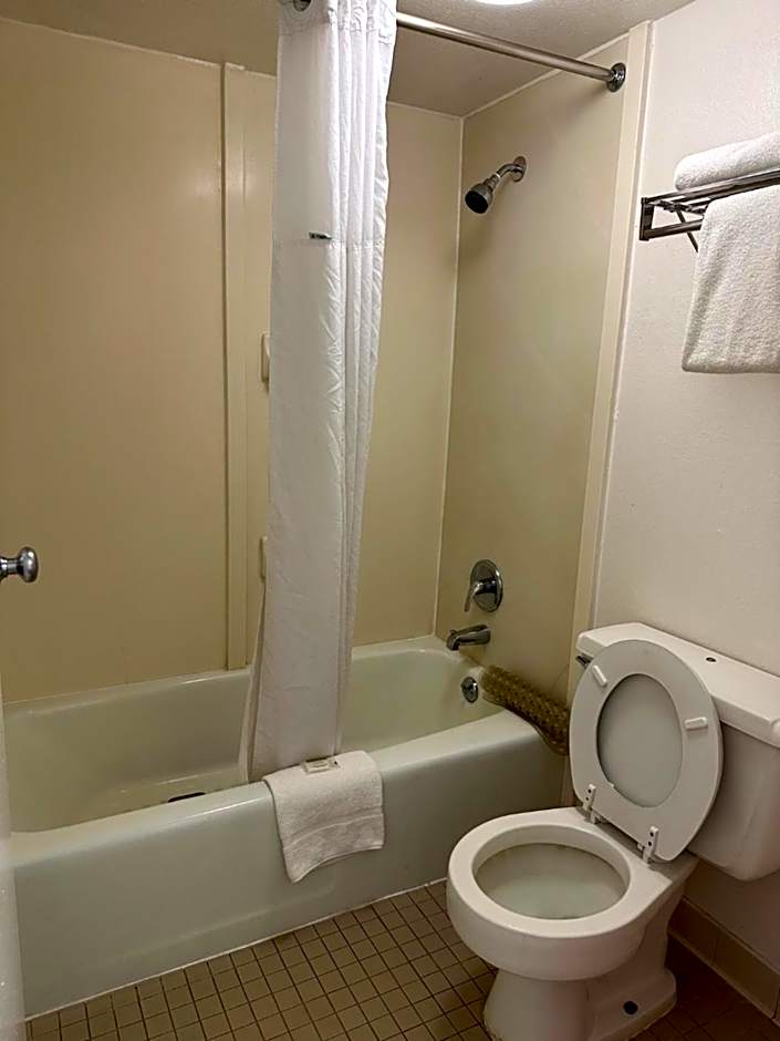 Howard Johnson by Wyndham Gallup