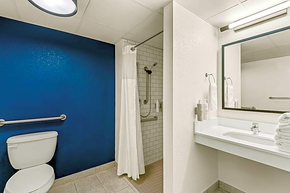 Spark by Hilton Cedar Falls