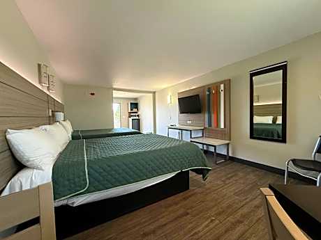 Queen Room with Two Queen Beds - Non-Smoking