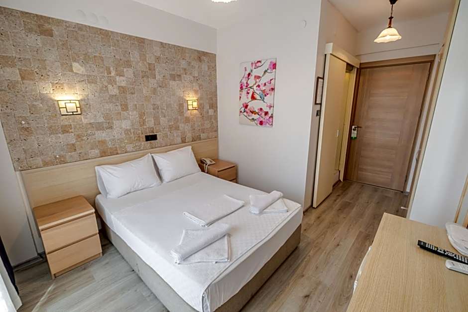Photo 1 of 20 of 1 Double Bed or 2 Beds, Balcony