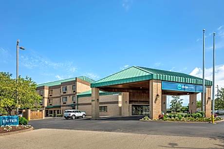 Clarion Pointe Louisville East
