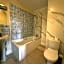 Broadfield Park Hotel by Belvilla