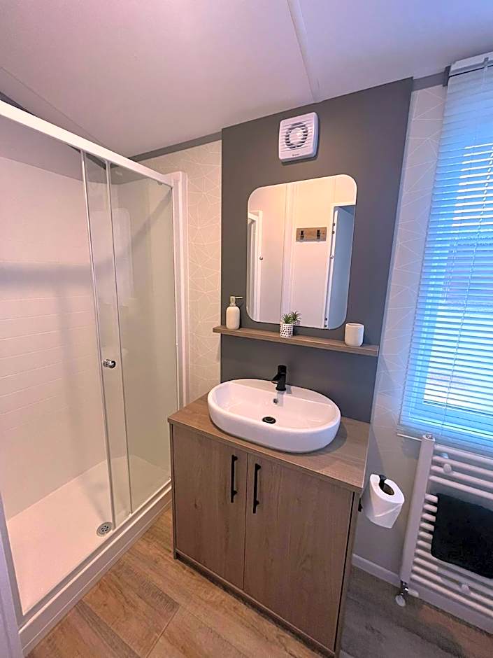 Lottie's Lodge With Hot Tub