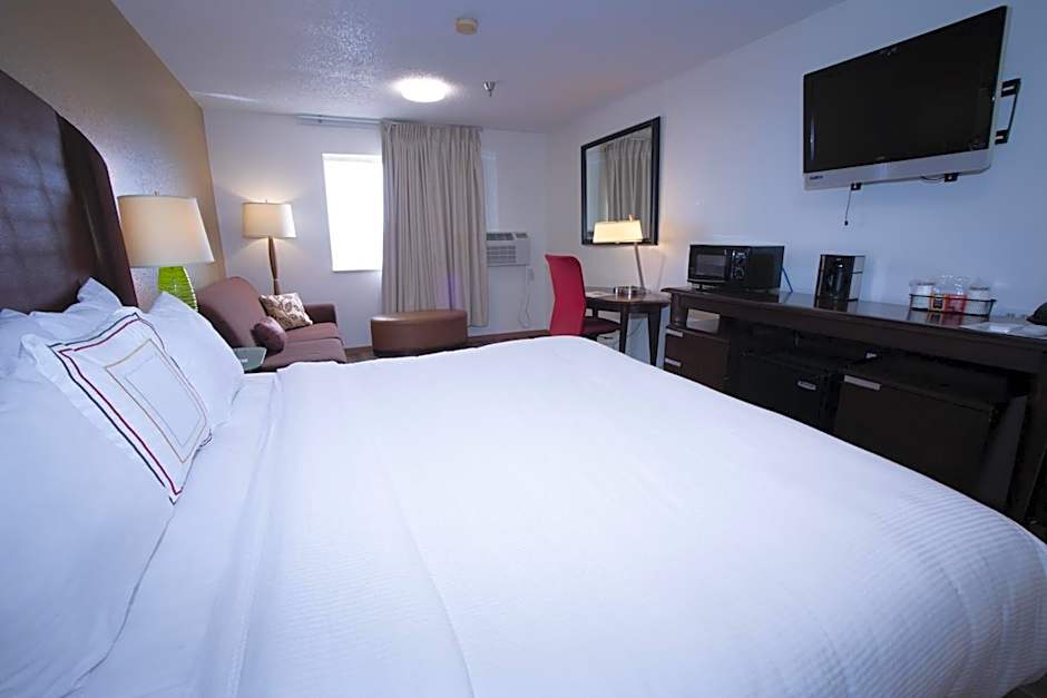 Alliance Hotel & Suites, a Howard Johnson by Wyndham