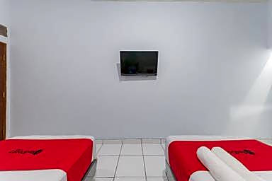 RedDoorz Syariah near Alun Alun Sumedang