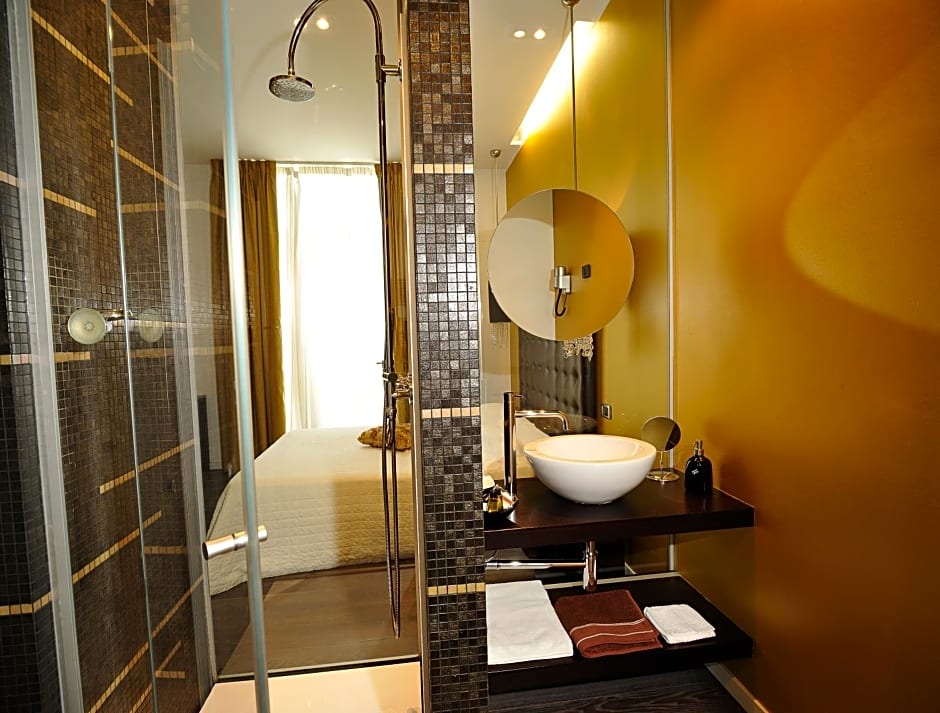 Hotel In - Lounge Room