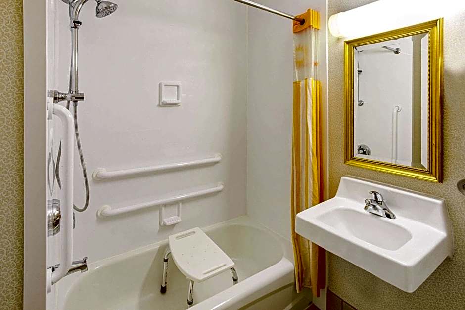 La Quinta Inn & Suites by Wyndham Appleton-College Avenue
