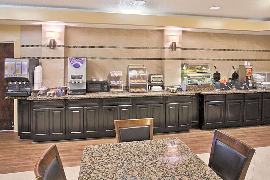 La Quinta Inn & Suites by Wyndham Hot Springs