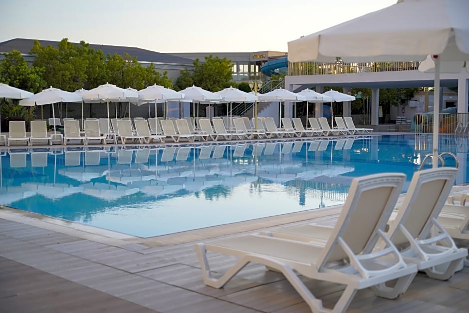 J'Adore Deluxe Hotel & Spa