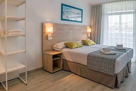 Two-Bedroom Family Apartment (6 Adults)