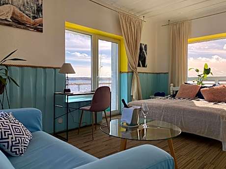 Deluxe Double Room with Balcony and Sea View