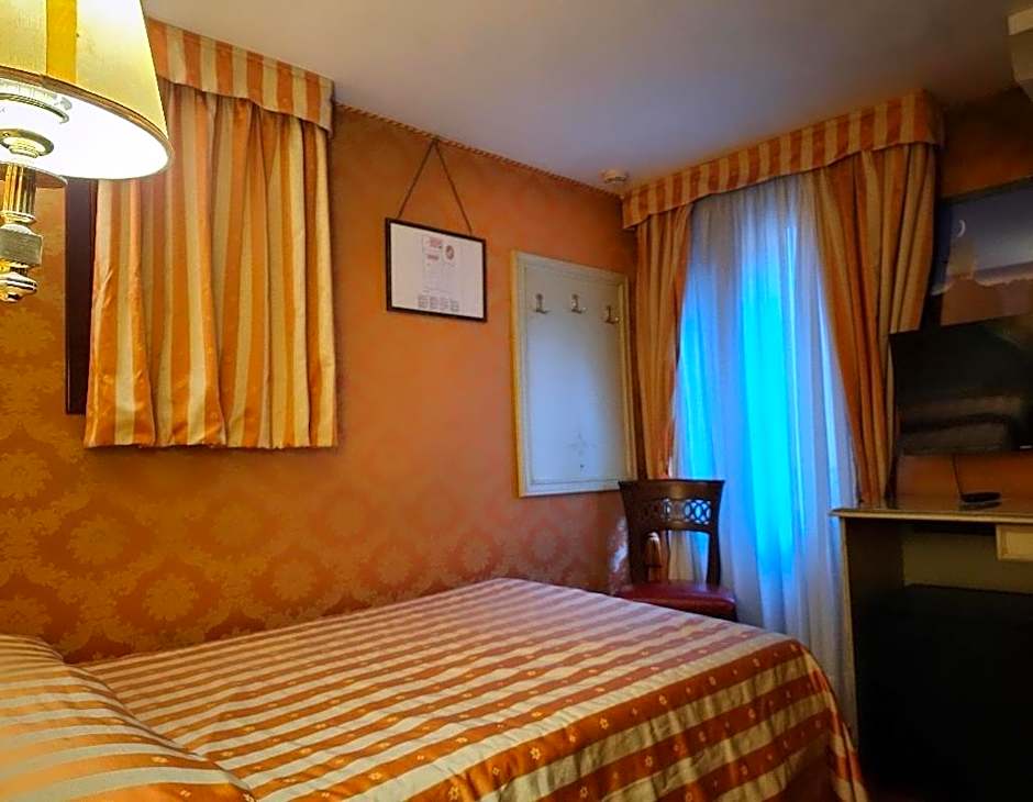 Hotel Lux
