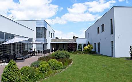 Hotel Harmony Medical & Wellness-Free Parking, 1,8km from the center