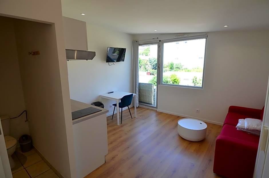 STUDIO CASSIN - next to tramway line 2 near airport