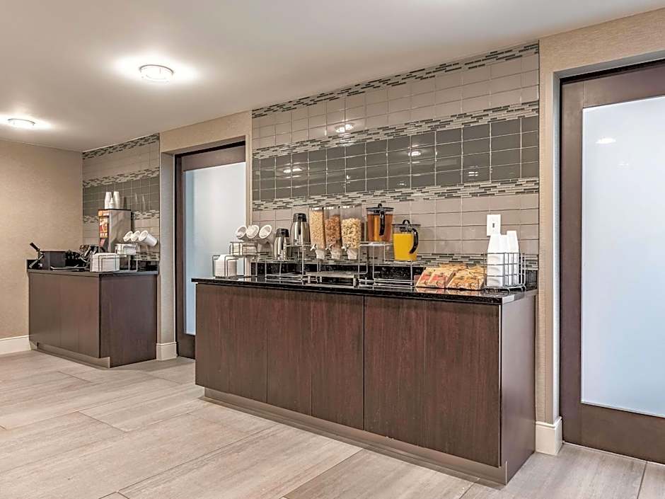 La Quinta Inn & Suites by Wyndham Portland DT/Maine Med