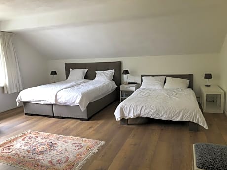 Deluxe Family Room