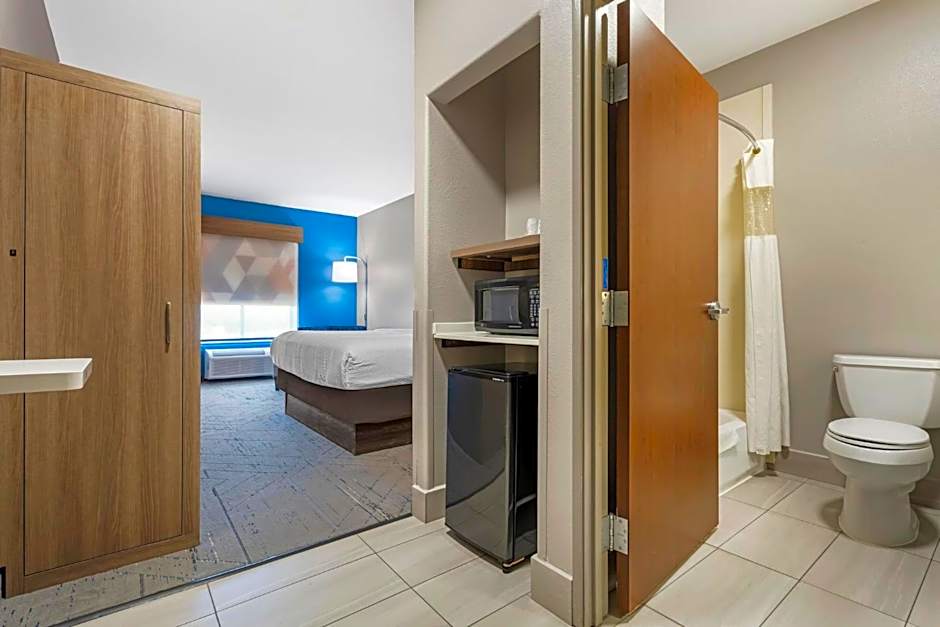 Holiday Inn Express and Suites Beeville By IHG