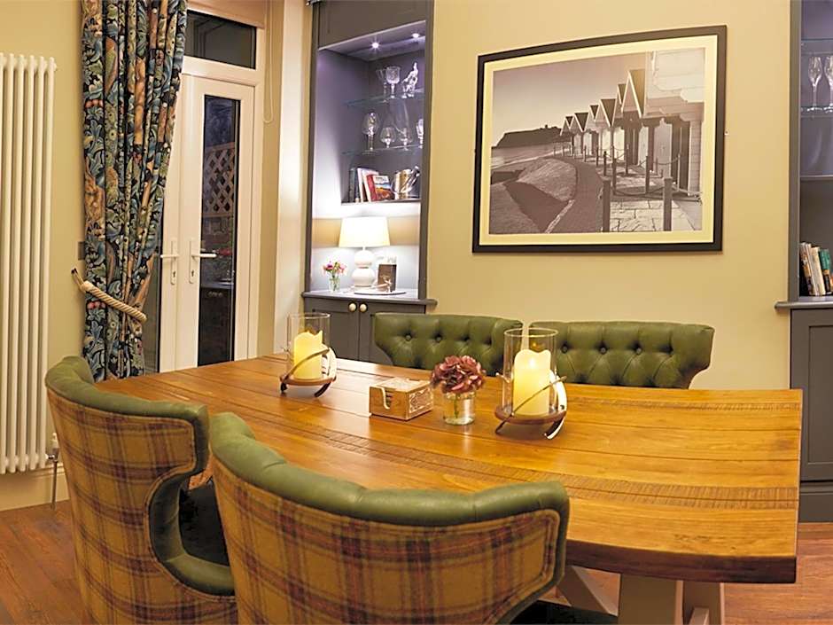 The Plough Inn & Cottages