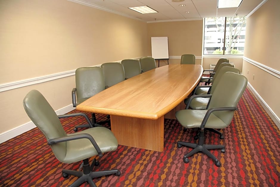 Holiday Inn New London by IHG