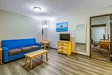 2 Queen Beds, Suite, Nonsmoking
