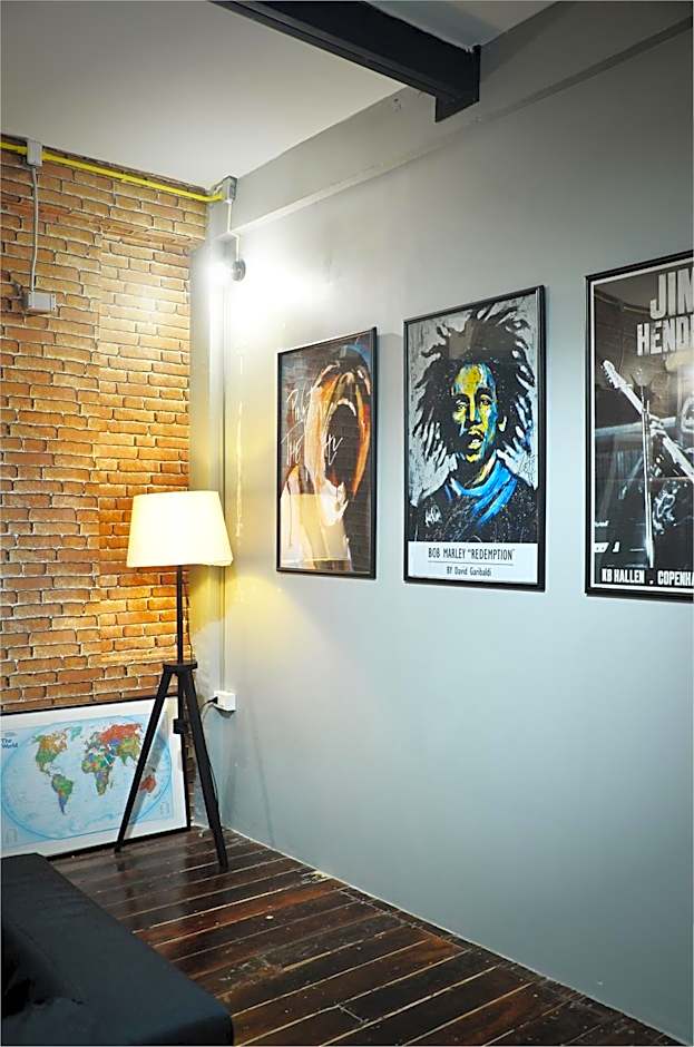 Goodfellas Thong lo Hostel #NO CHECK IN AFTER 5 PM-CHECK IN TIME NEEDED#