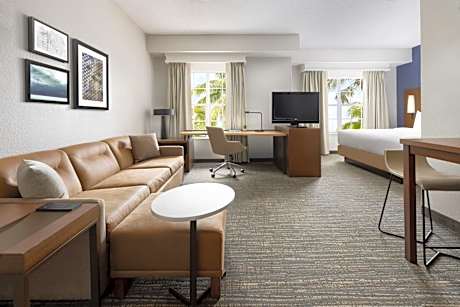 King Studio with Sofa Bed - Hearing Accessible