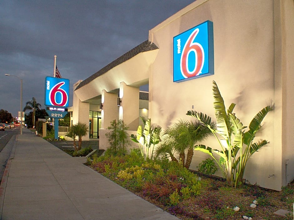 Motel 6 Newport Beach