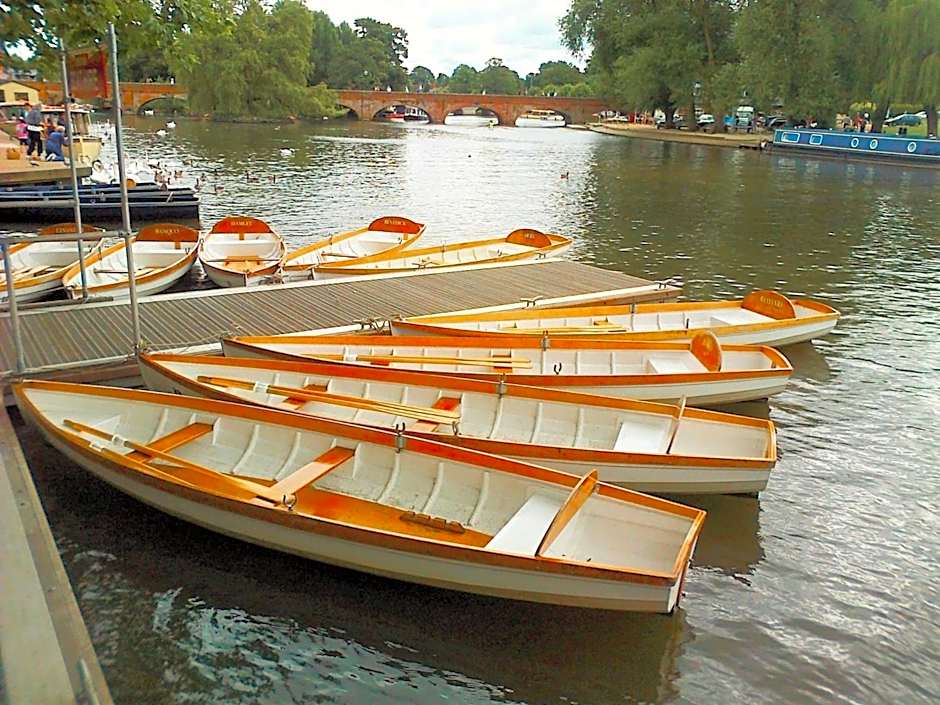 Bend in the River Lodge