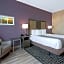 La Quinta Inn & Suites by Wyndham Wichita Airport