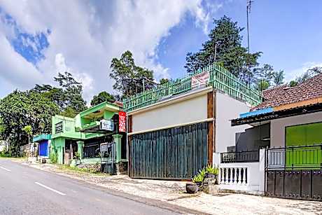 OYO Life 90879 Ara Predator Funpark