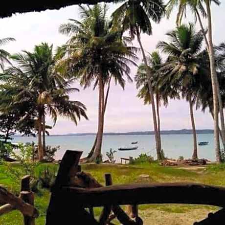 Nyang Ebay Surf Camp Siberut