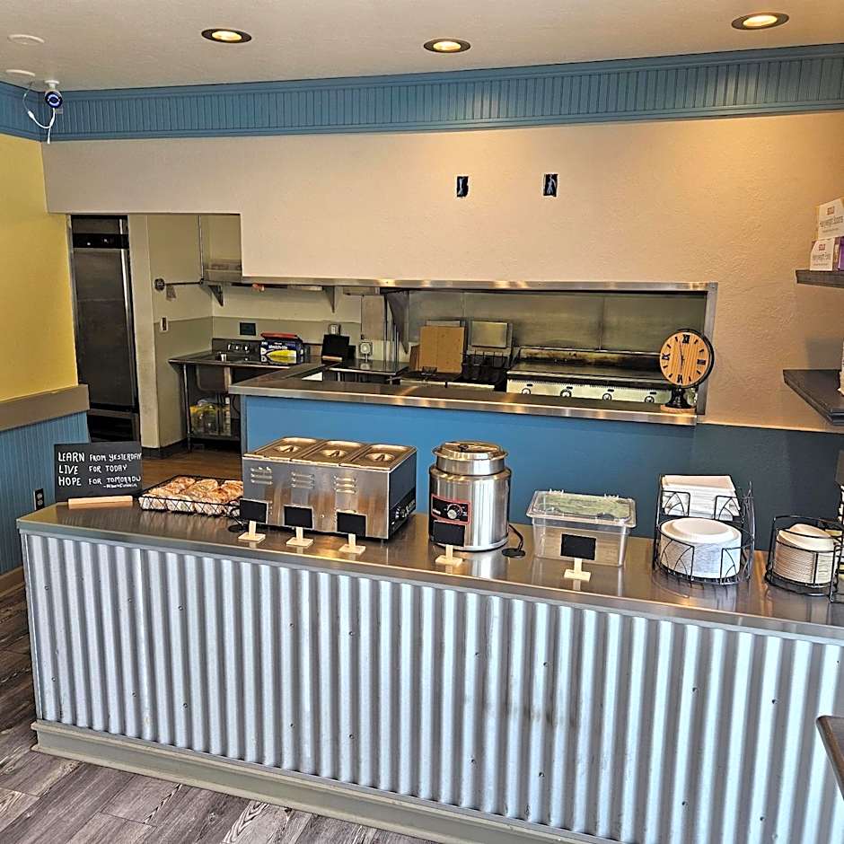 Days Inn and Suites by Wyndham Downtown Missoula-University