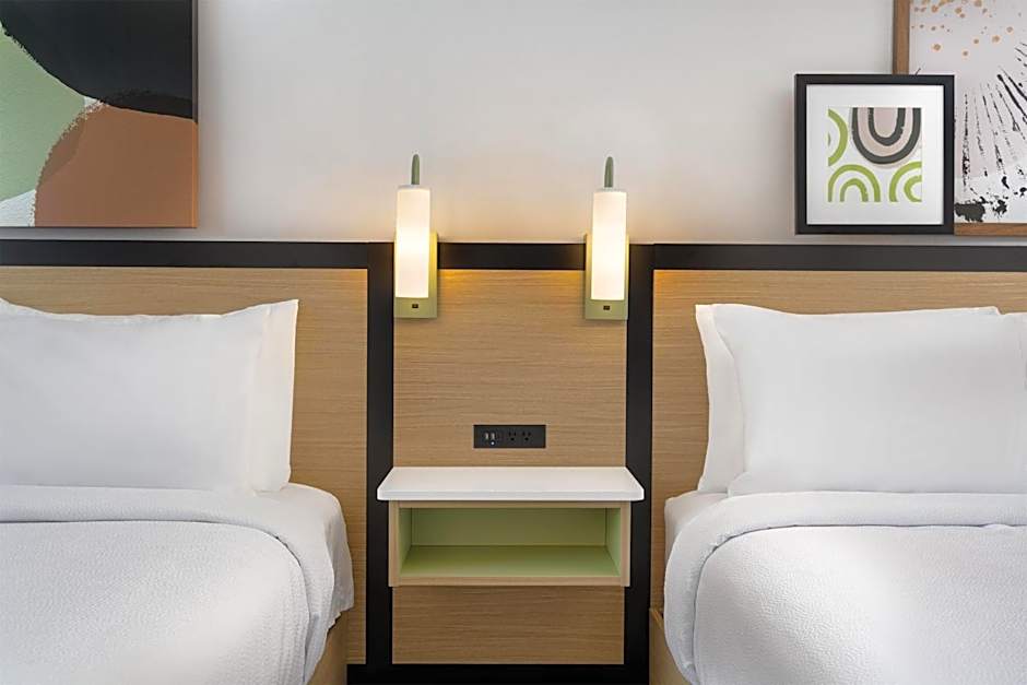 Spark by Hilton Montreal Brossard