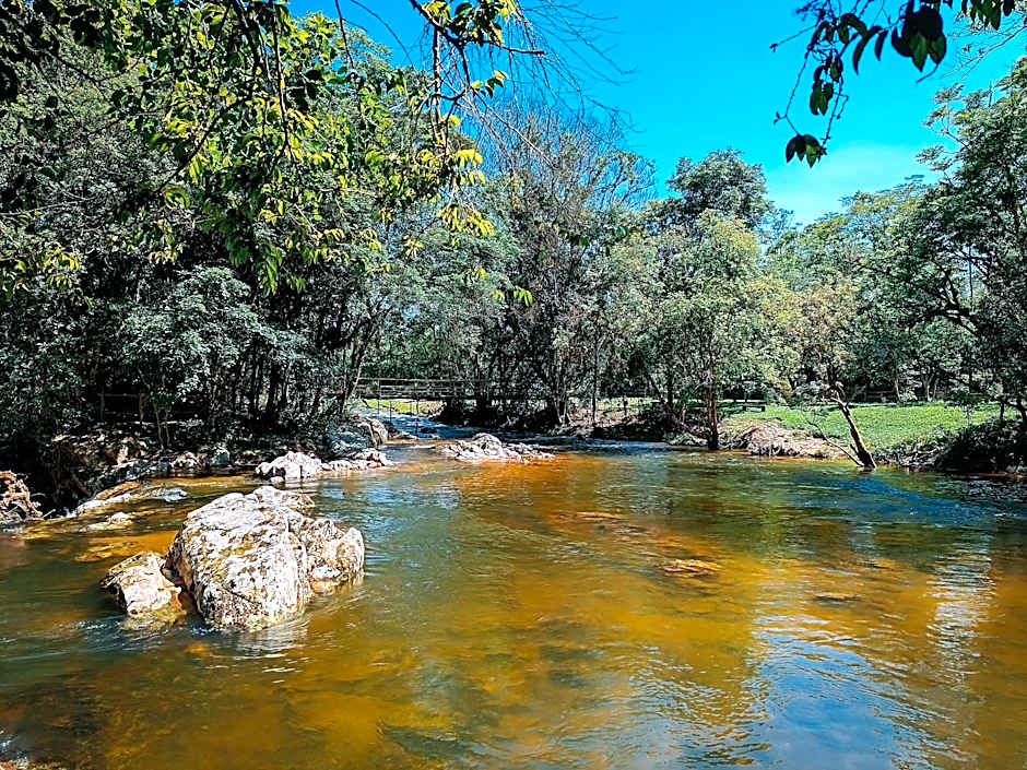 Suíte com cachoeira no quintal