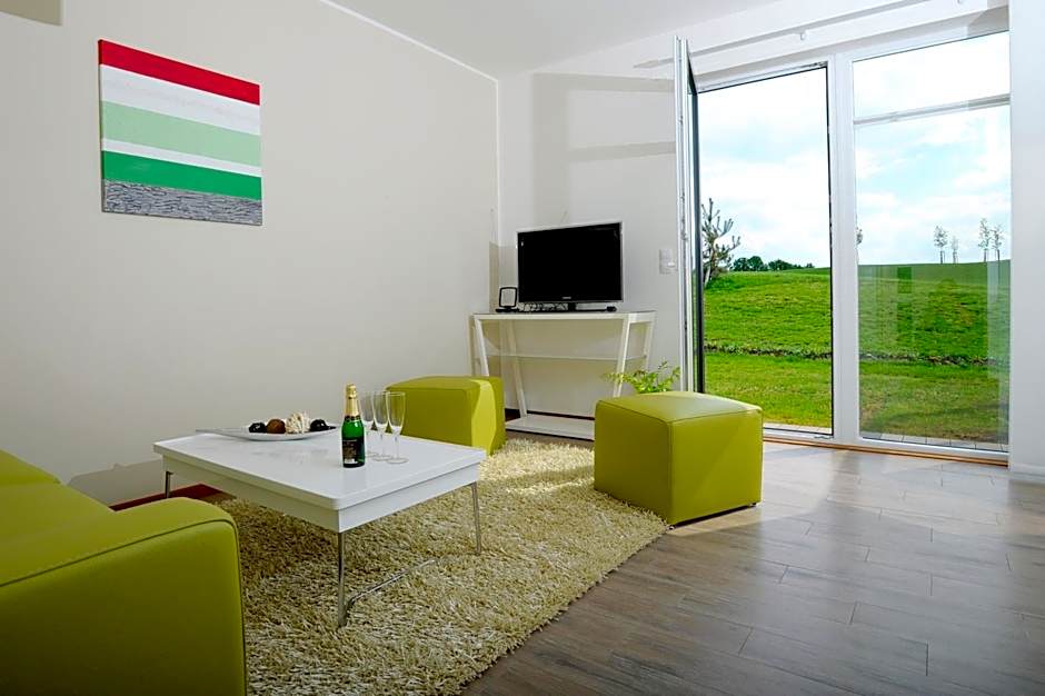 Black Bridge Hotel Apartment