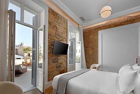 Macbeth – Suite with Outdoor Jacuzzi & Acropolis View