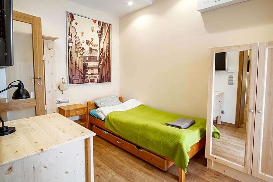 Kiss-Henézi Guest House