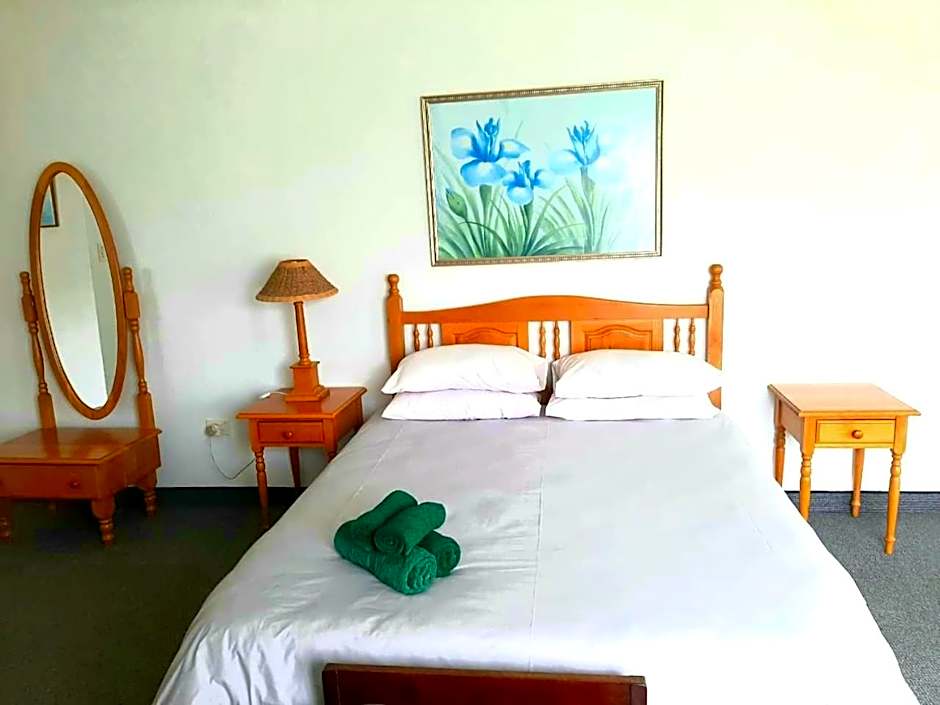 The Oaks Hotel