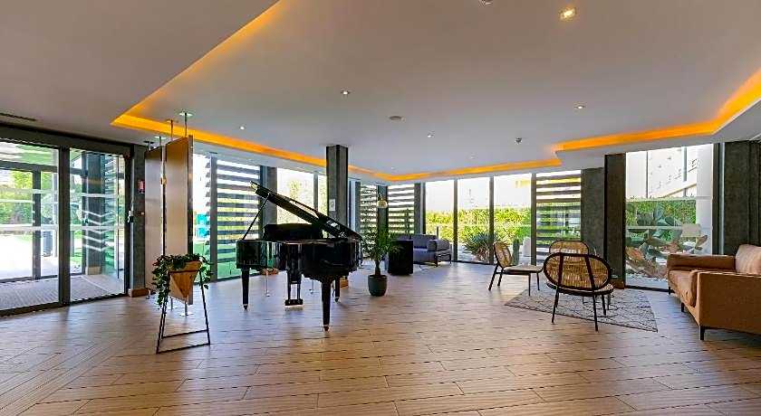 Zenitude Hotel la Valadiere, an Ascend Collection Hotel