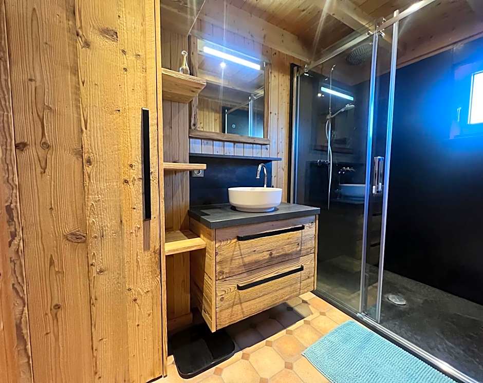 Gite Roche Des Ducs avec Piscine toute l'année, Spa, Sauna, Hammam